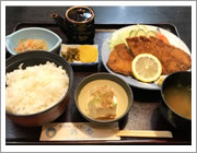 お食事(あずまえん自動車教習所)