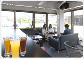 教習の合間に一息?(遠鉄中部自動車学校)